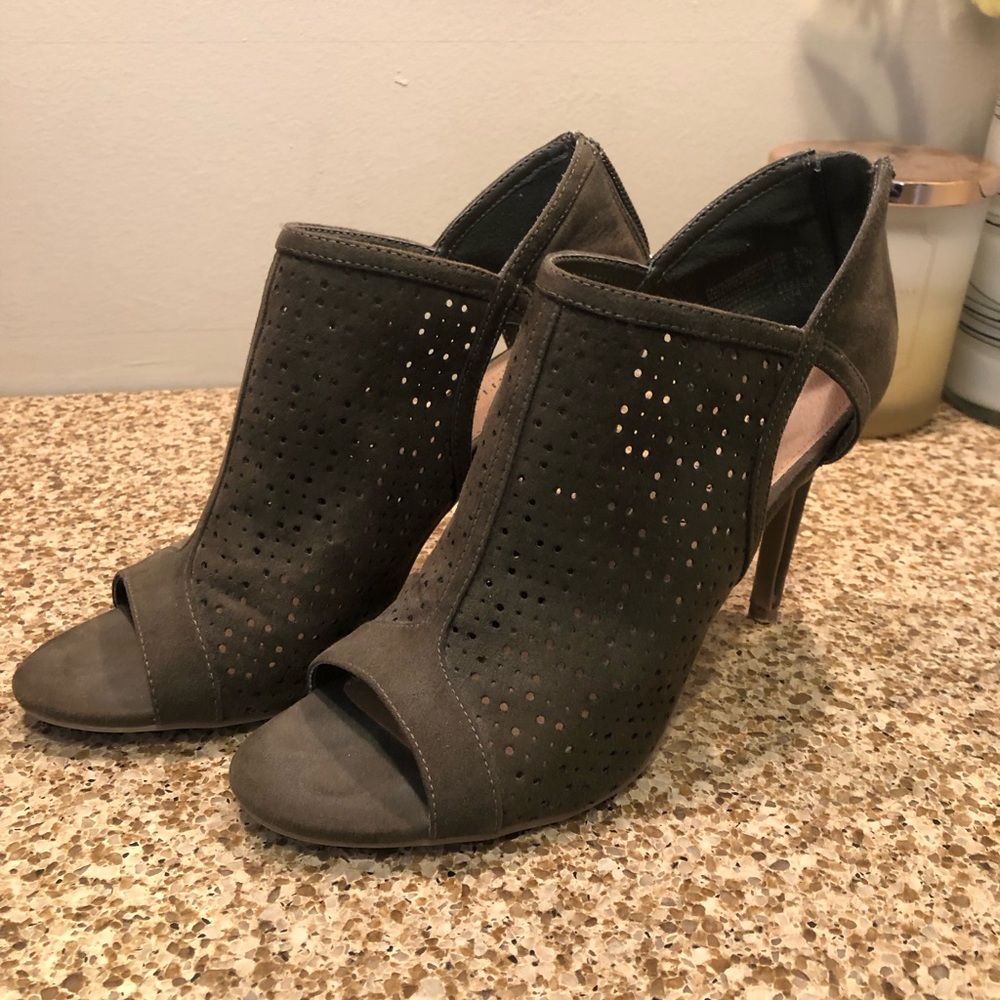 Suede Olive Green Open-toe booties